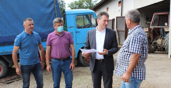 Od Perića donacija poljoprivredniku u Ugljevik Selu