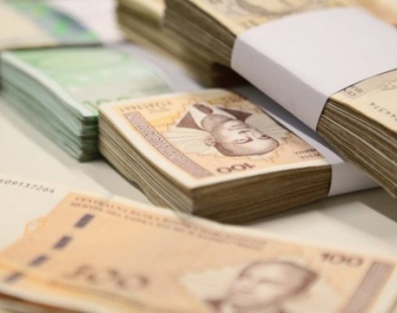 Na plate direktora preko 7,5 miliona godišnje