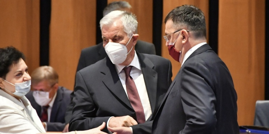 Vlast grčevito brani svoje beneficije na nivou BiH