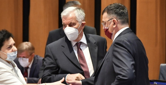 Vlast grčevito brani svoje beneficije na nivou BiH