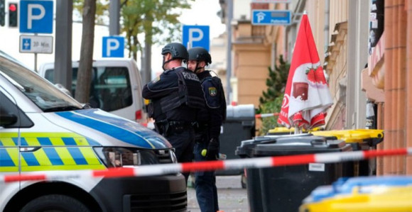 Zgrabio dijete od roditelja i bacio ga pred auto