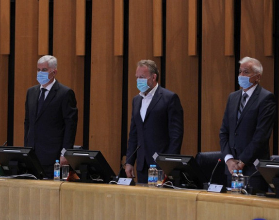 SNSD i HDZ oborili zakon o ukidanju raznih naknada