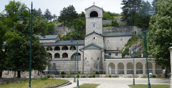 Mitropolija: Policija ćuti - za najavljena okupljanja zna