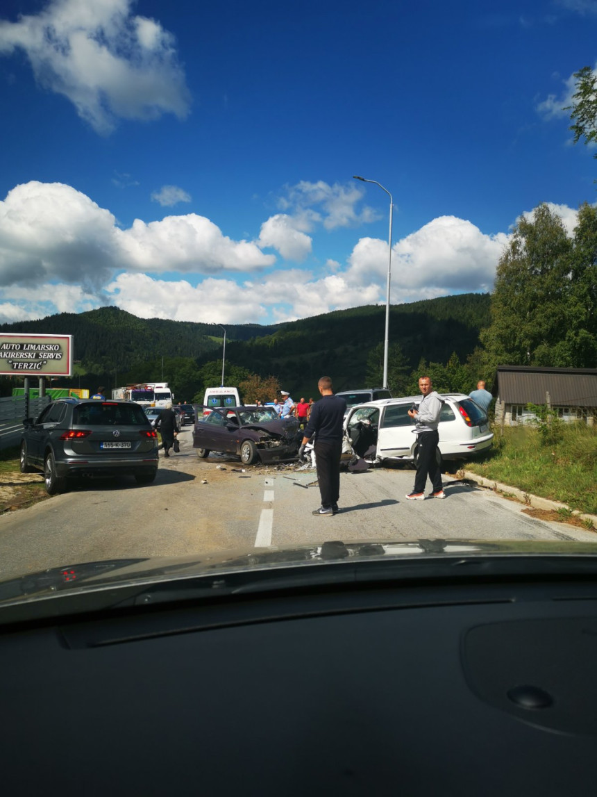 Teška saobraćajna nesreća kod Pala (VIDEO)