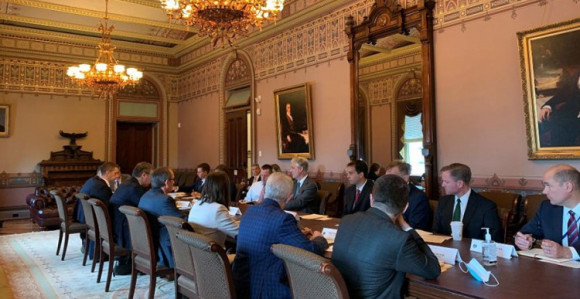 Критике Приштини: Делегација у САД бројна, а нестручна