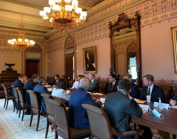 Kritike Prištini: Delegacija u SAD brojna, a nestručna