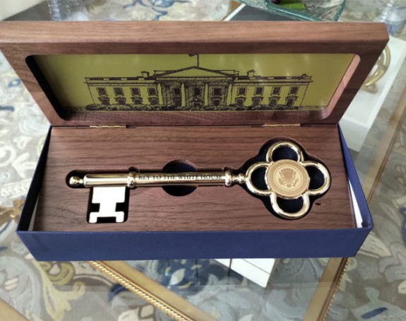 Tramp dodijelio ključeve Bijele kuće Vučiću