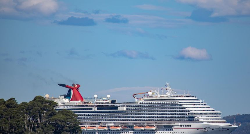 У хрватске луке упловило само седам крузера