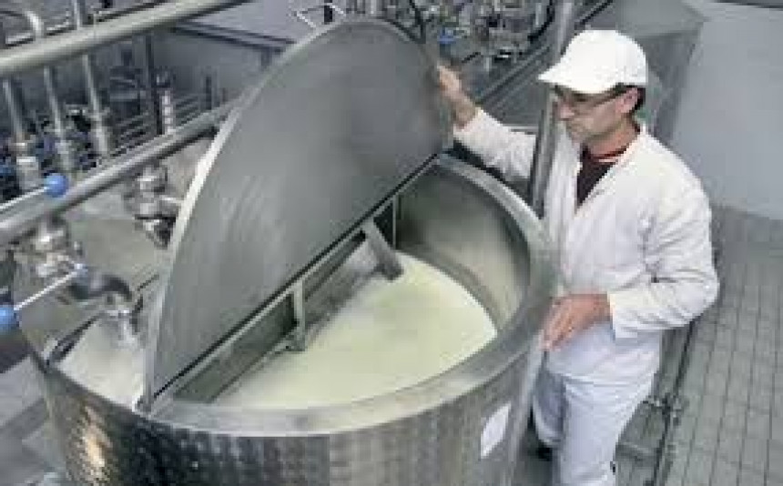 Oko 20 miliona litara mlijeka u BiH čeka distribuciju