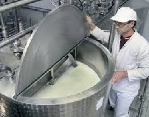 Oko 20 miliona litara mlijeka u BiH čeka distribuciju