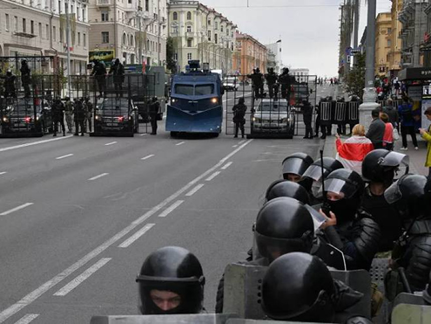 Upotrijebljen biber sprej blizu kordona policije