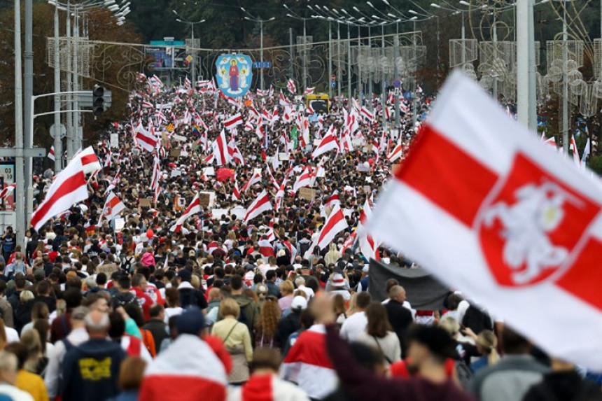 Protesti u Minsku: Uhapšeno 100 demonstranata