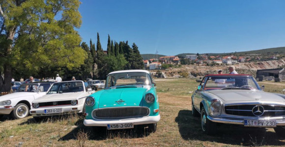 Defile u Bileći: Oldtajmeri stigli iz tri države