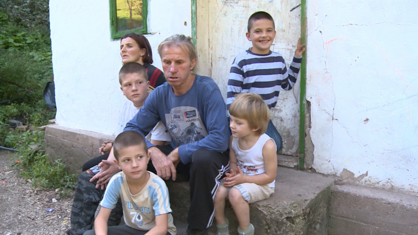 Šestočlanoj porodici Marić iz Šekovića potrebna pomoć