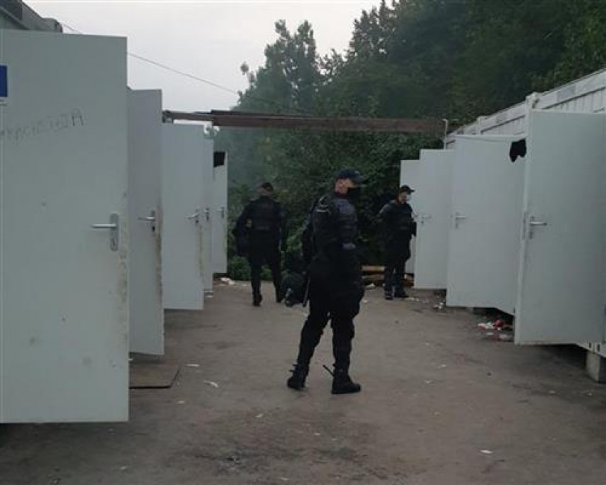 Полиција Кантона Сарајево претреса мигрантски центар