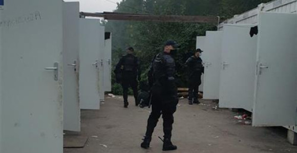 Полиција Кантона Сарајево претреса мигрантски центар