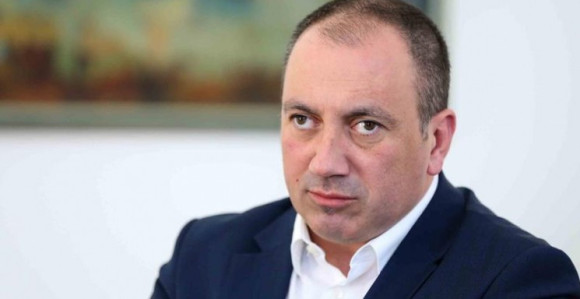 Dodik nema stava, osim trčkaranja i kopiranja Vučića