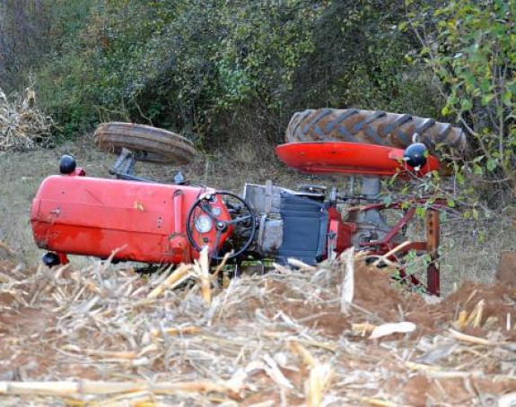 Modriča: Poginuo usljed prevrtanja traktora