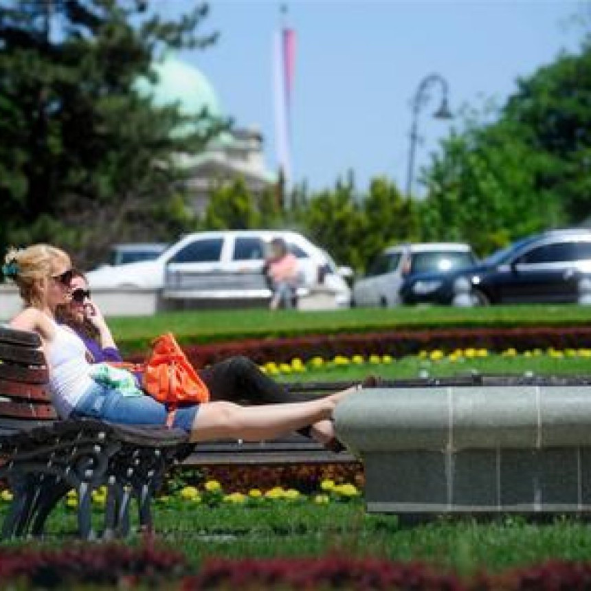 Sunčano i veoma toplo vrijeme, temperatura do 33