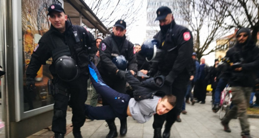 Бахата и безобразна рука режима протеже се по Српској
