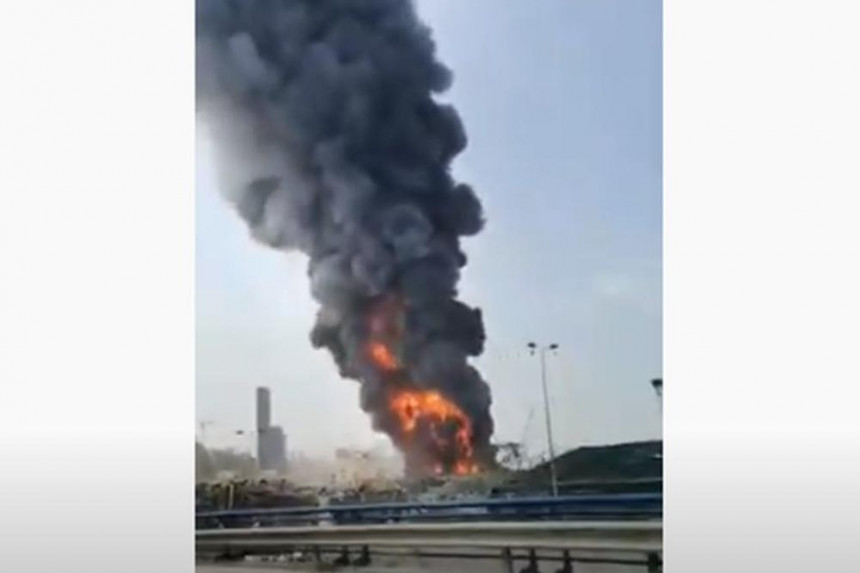 Након стравичне експлозије избио пожар у Бејруту