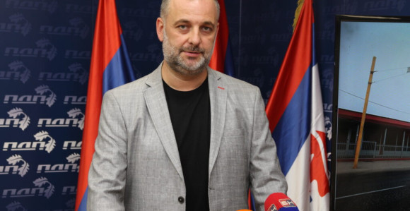 PDP: Radojičić se kiti tuđim perjem, on nema stav?!