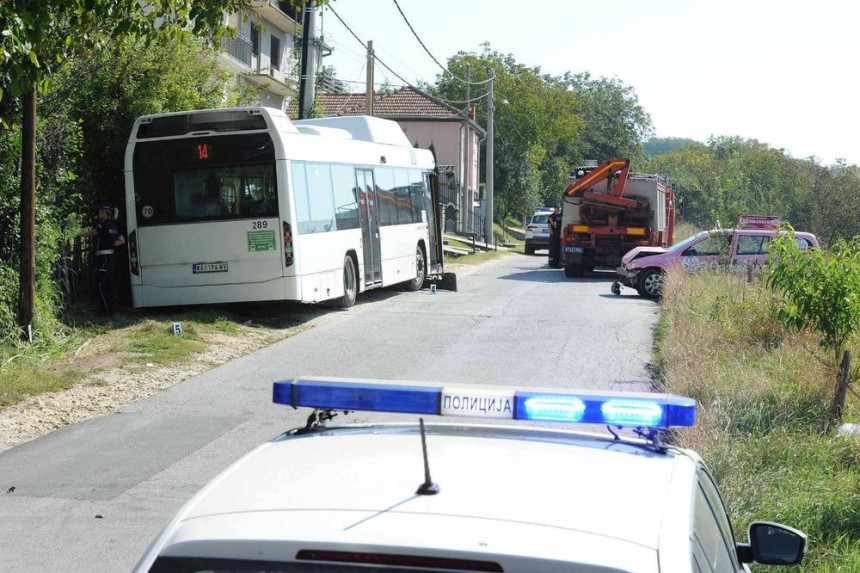 Аутобус прегазио возача таксија у Крагујевцу
