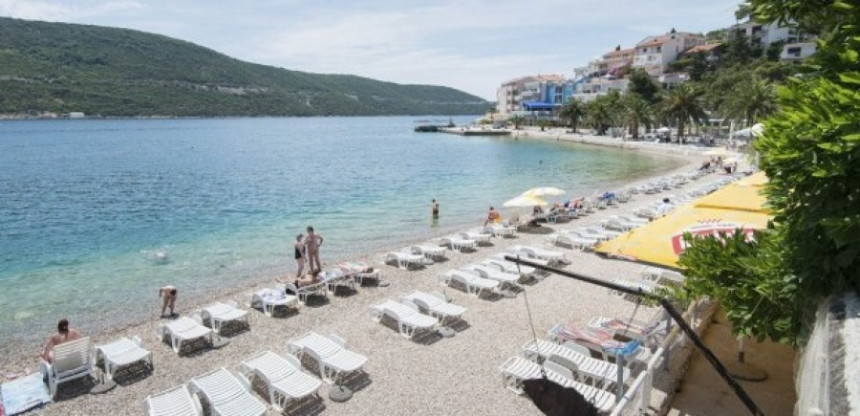Borba u Neumu: Turisti trče da zauzmu ležaljku