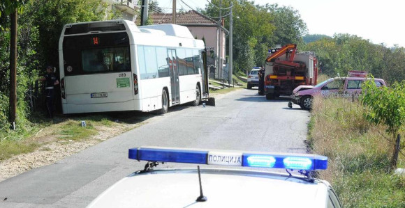 Autobus pregazio vozača taksija u Kragujevcu