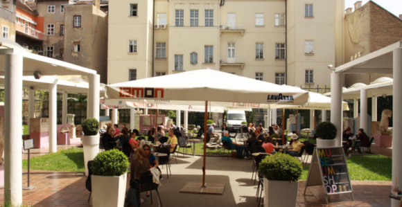 Muškarac zaražen koronom sjedio u bašti kafića