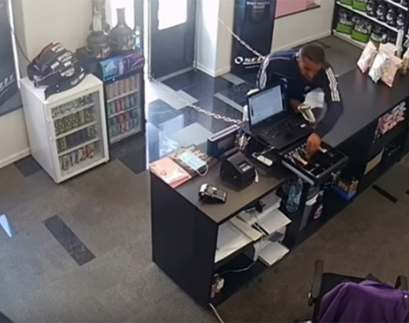 Trčala za lopovom, savladala ga i predala policiji (VIDEO)