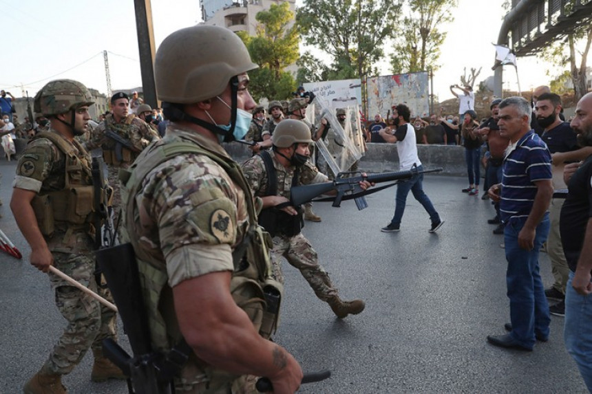 Vojska ispalila bojeve metke na demonstrante