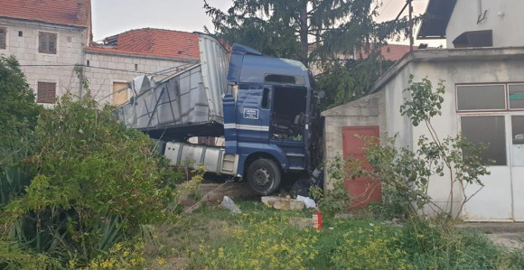 Hrvatska: Kamion se zabio u kuću, vozač povrijeđen