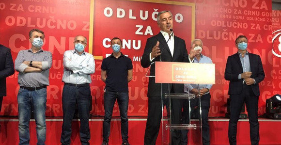 Počelo osipanje članstva u DPS-u Mila Đukanovića