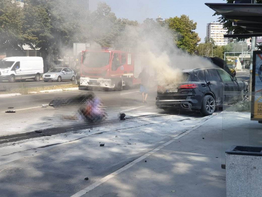 Експлозија на Новом Београду, запаљен џип