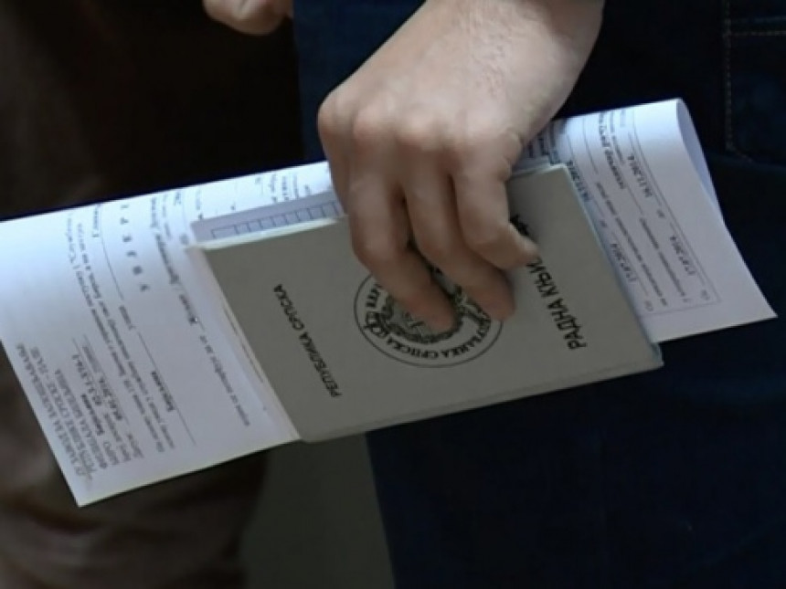 СНСД и његови послушници купују гласове запошљавањем пред изборе