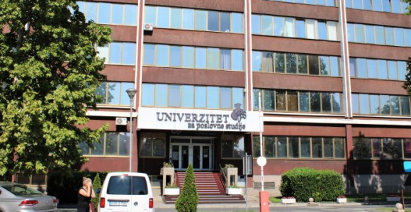 Univerzitet za poslovne studije radi bez akreditacije, na 3. spratu ples oko šipke, na 4. apartmani!