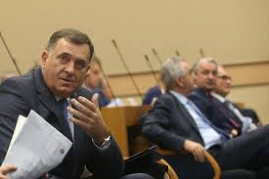 Koga Dodik poziva na srpsko jedinstvo, kada ga on razbija?!
