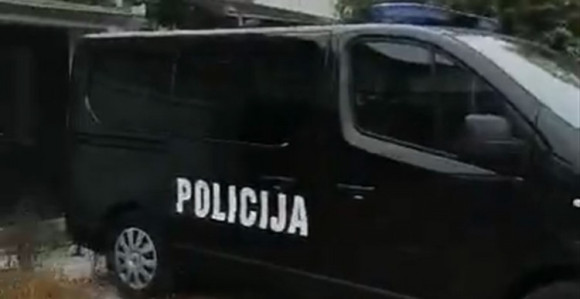 Policija pretresa stan poslanika, zbog izborne prevare