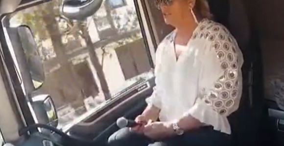 Ćana kamionom došla na svadbu u Novi Grad (VIDEO)