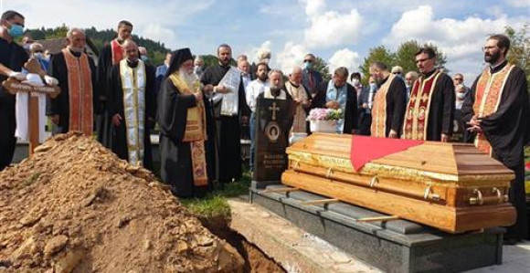 Sahranjen Momčilo Krajišnik na groblju Pribanj kod Pala