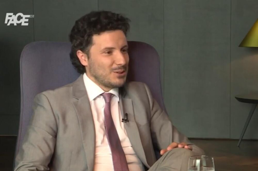 Srušili smo režim koji je napravio privatnu državu