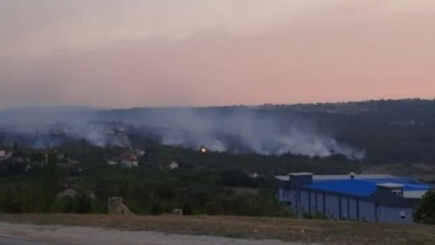 Mostar: Veliki požar prijeti kućama u Kruševu