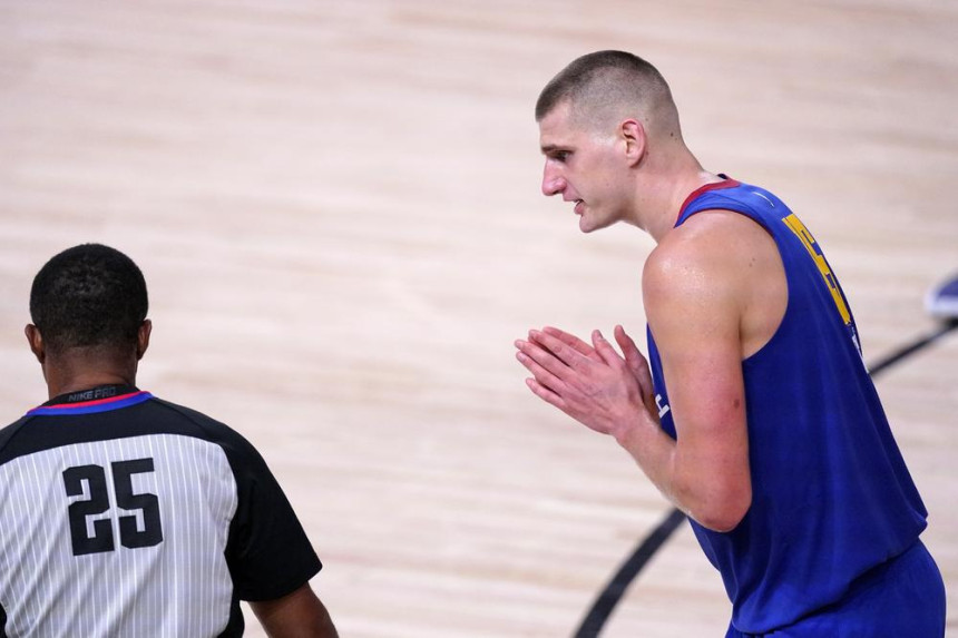 Jokić u klinču sa sudijama - završio na klupi