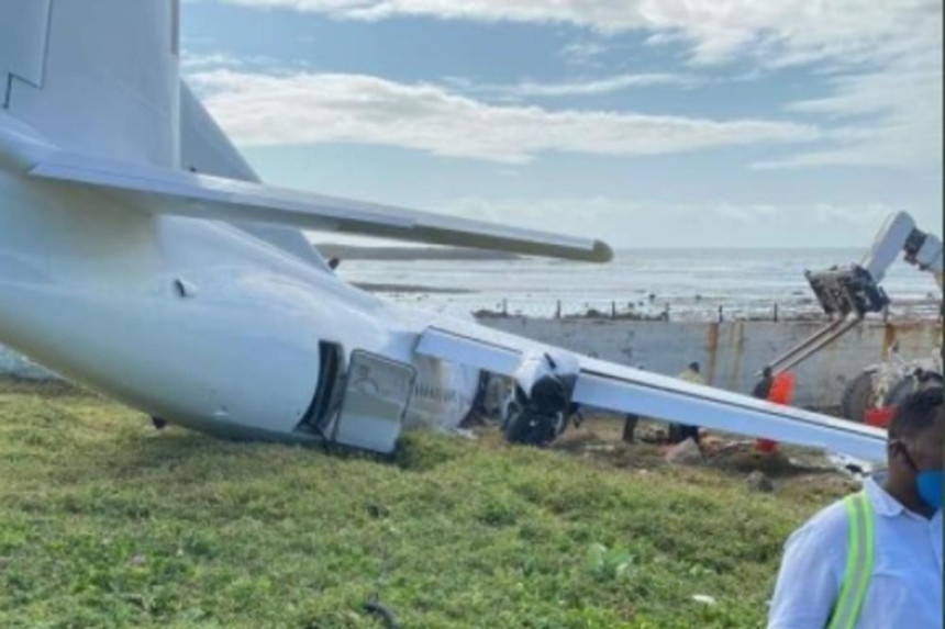 Avion se zakucao u betonski zid na aerodromu