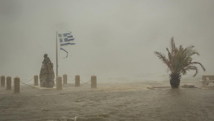 Грчка: Ураган донио поплаве и велику штету (ВИДЕО)