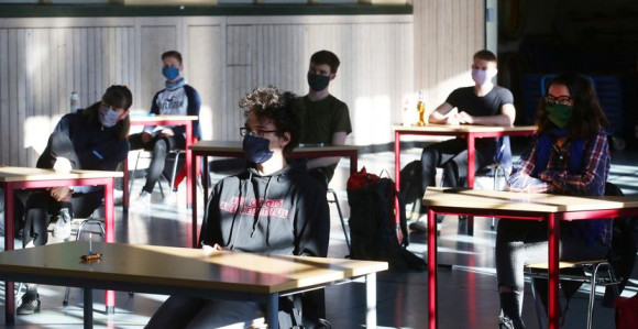 "Stotinu studenata polagalo ispit u istoj prostoriji"