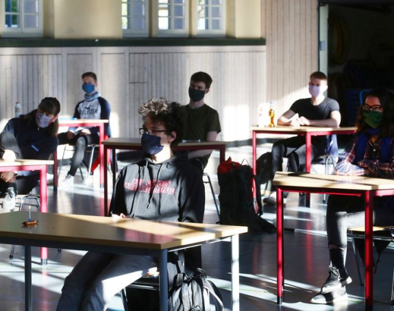 "Stotinu studenata polagalo ispit u istoj prostoriji"