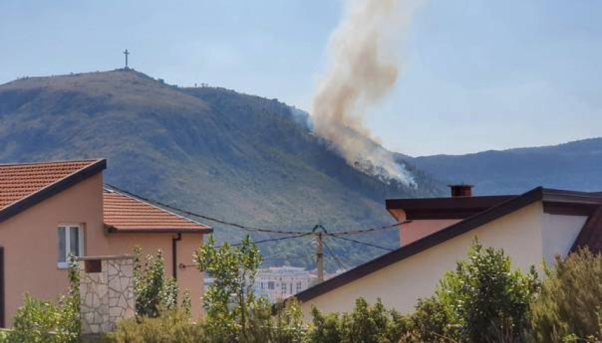 Gašenje požara na Humu otežava miniran teren