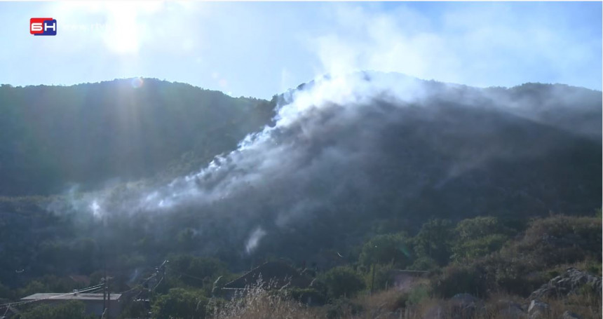 Пожар у близини Требиња још увијек активан